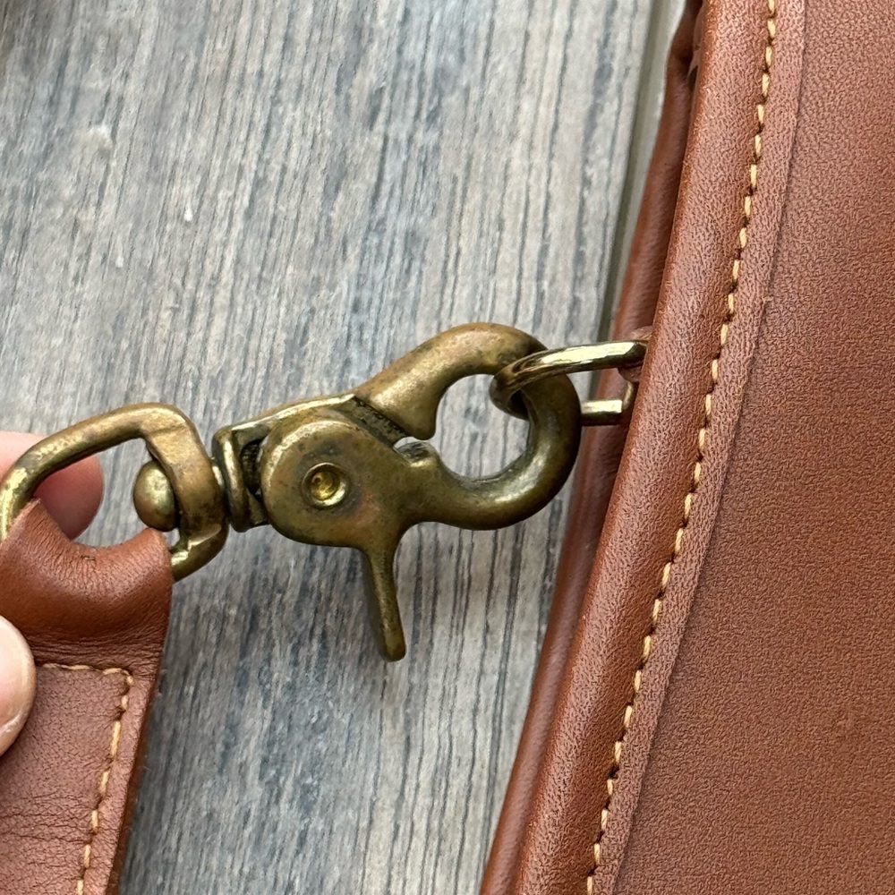 Coach vintage crossbody saddle leather bag - Picture 4 of 16